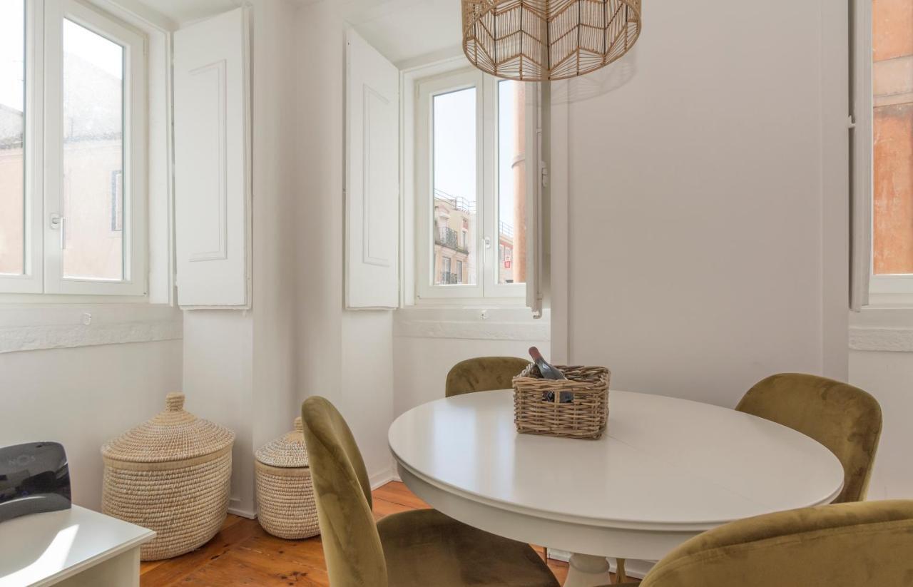 Live Like A Local @ Casa Da Esquina - Wifi & A/C Apartment Lisbon Luaran gambar