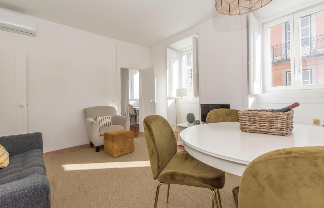 Live Like A Local @ Casa Da Esquina - Wifi & A/C Apartment Lisbon Luaran gambar