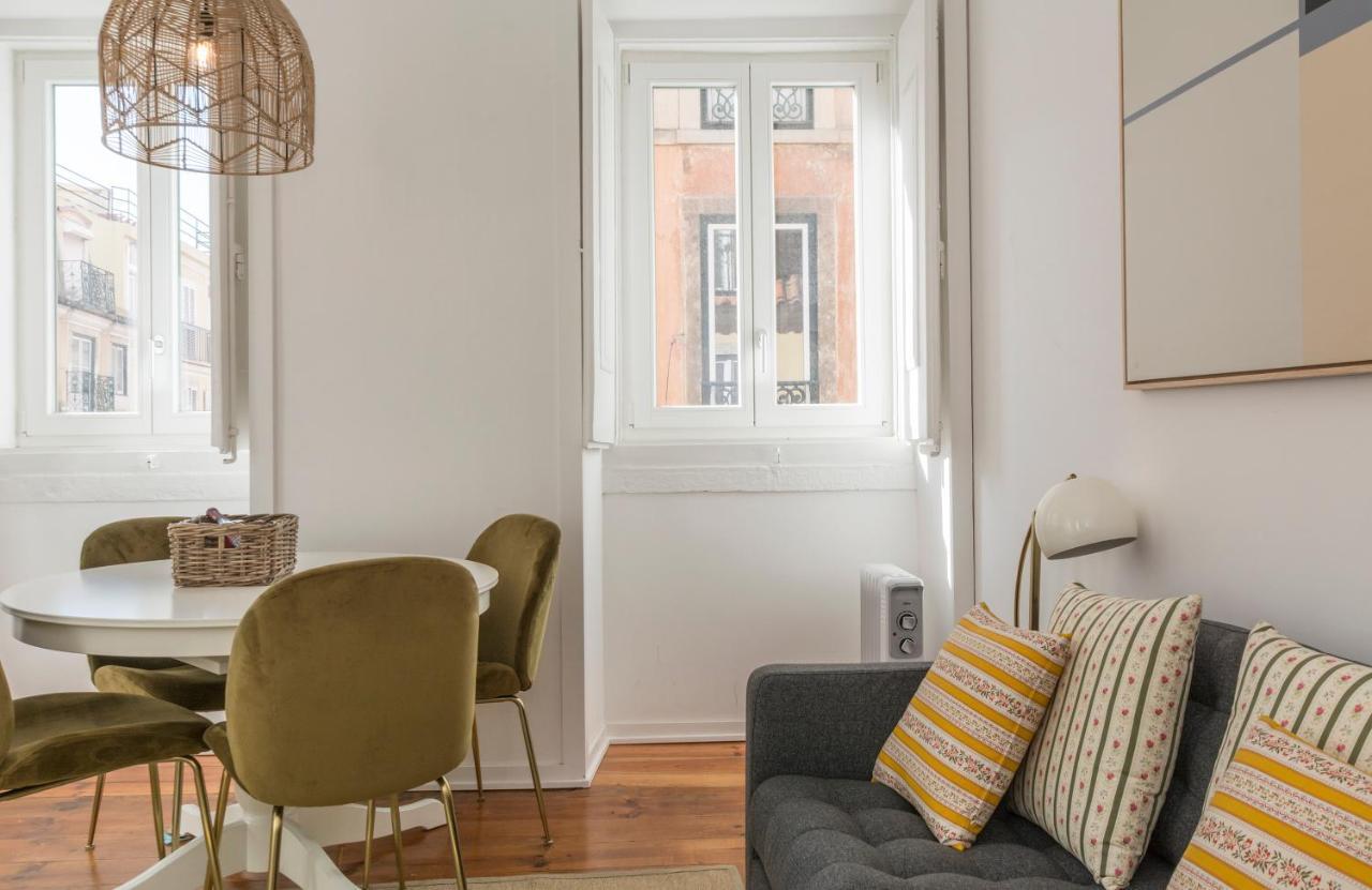 Live Like A Local @ Casa Da Esquina - Wifi & A/C Apartment Lisbon Luaran gambar