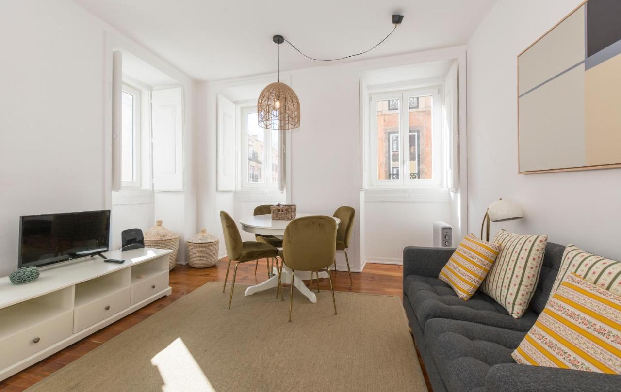 Live Like A Local @ Casa Da Esquina - Wifi & A/C Apartment Lisbon Luaran gambar