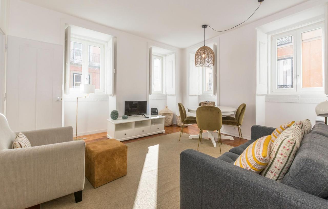 Live Like A Local @ Casa Da Esquina - Wifi & A/C Apartment Lisbon Luaran gambar