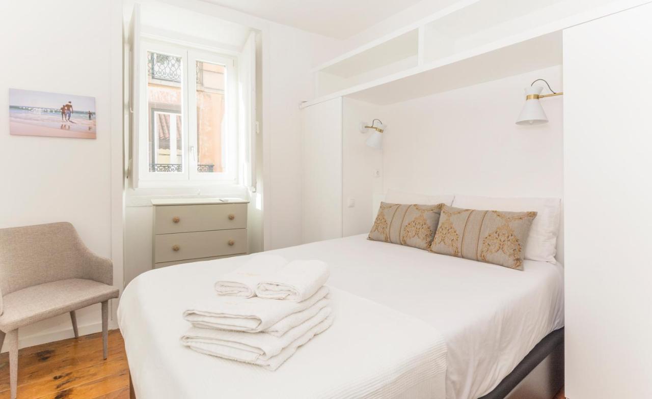 Live Like A Local @ Casa Da Esquina - Wifi & A/C Apartment Lisbon Luaran gambar